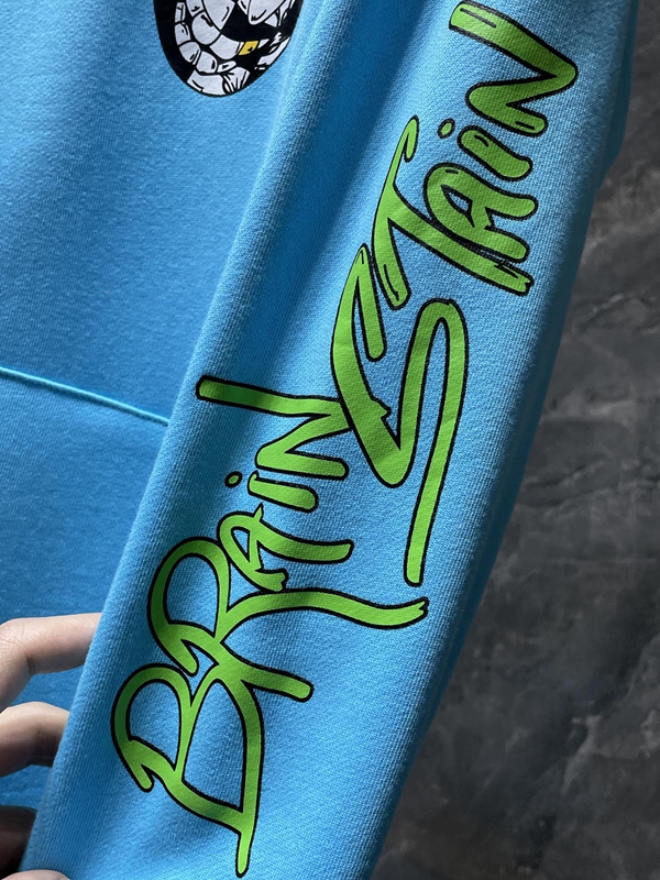 ブランドパーカー着用イメージ